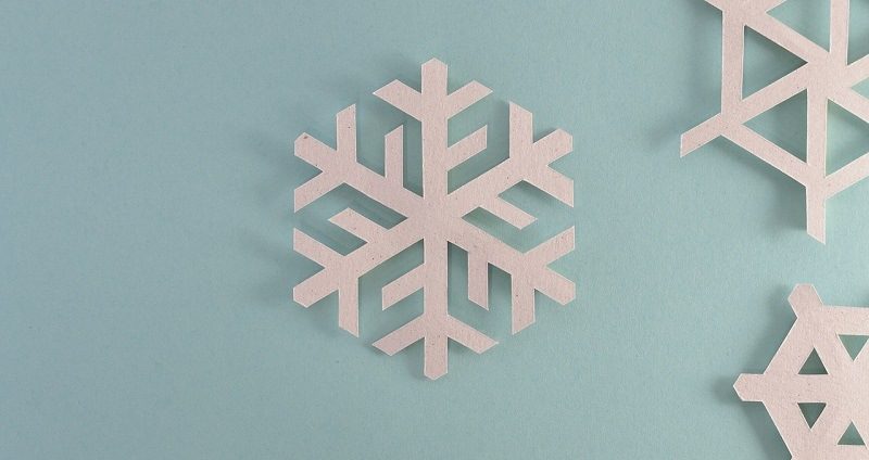 crear adornos navideños con pintura decorativa